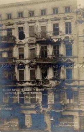 Zerstörtes Haus in der Tilsiterstraße während des Generalstreiks