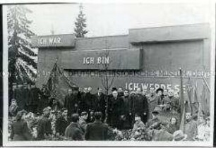 Liebknecht-Luxemburg-Ehrung in Friedrichsfelde