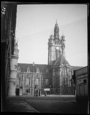 Douai (Dep. Nord, Frankreich): Rathaus und Belfried [= hoher Glockenturm]