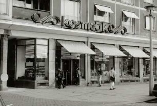 Dresden-Altstadt, Ringstraße 5. Wohn- und Geschäftshaus (1958-1961; H. Schneider, H. Terpitz, H. Mersiowsky, M. Arlt) mit Kosmetikladen