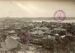 Kamakura : Weltreisen. Kamakura. Blick vom Hasedera-Tempel über die Stadt zur Sagami-Bucht