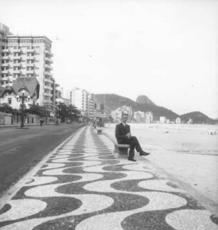 Reisefotos Brasilien. Rio de Janeiro. Der Bordfotograf Franz Grasser auf der Strandpromenade von Copacabana