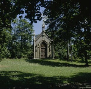 Meiningen. Gruftkapelle im Englischen Garten. Westfassade von Westen