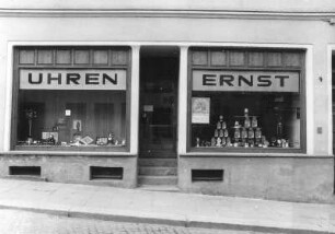 Adorf, Karl-Liebknecht-Straße 4. Wohn- und Geschäftshaus. Uhrengeschäft Ernst