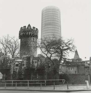 Universitätshochhaus : Pulverturm und Universitätshochhaus der Friedrich-Schiller-Universität