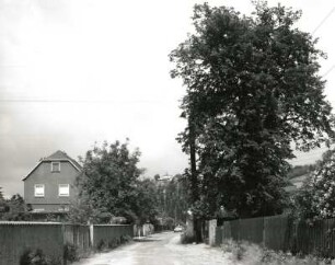 Radebeul. Gutenbergstraße. Blick nach Nordosten zum Spitzhaus