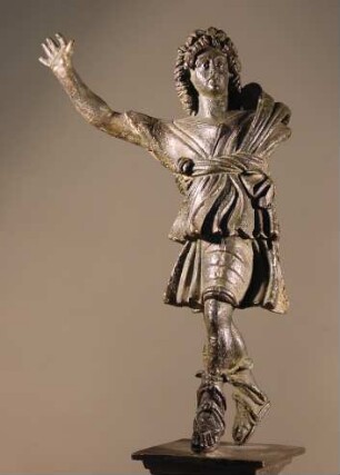 Römische Statuette eines tanzenden Laren (Teil einer Gruppe)