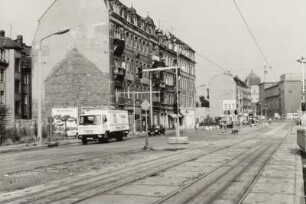 Dresden-Friedrichstadt, Weißeritzstraße. Blick zur Kreuzung Friedrichstraße mit Kühlhaus und zum ehem. Tabakkontor "Yenidze"