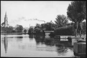 Neugersdorf. Kirche und Teich