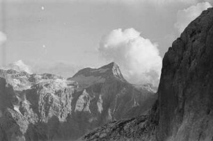Gebirgsmassiv : Blick über die Gipfel eines Gebirgsmassivs.