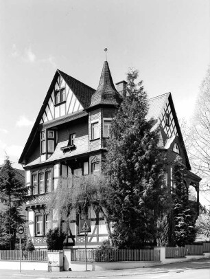 Fachwerkwohnhaus (Villa); Alsfeld, Hochstraße 1