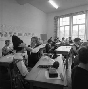 Ausbildung zur Hauswerklehrerin am Staatlichen Hauswirtschaftlichen Seminar in der Hertzstraße.