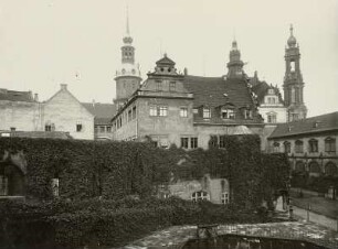 Stallhof und Kanzlei : Dresden, Stallhof mit Langem Gang und Kanzlei, Ansicht von Osten