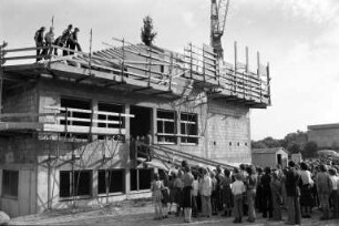 Richtfest beim Bau der Waldorfschule Karlsruhe in der Waldstadt-Feldlage