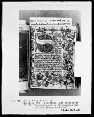 Gebetbuch aus Zwiefalten — Initiale S(umme sacerdos) und Bordüre, Folio 12recto
