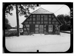 Baruth/Mark-Glashütte, Hüttenweg 8. Arbeiterwohnhaus (um 1840). Giebelfront