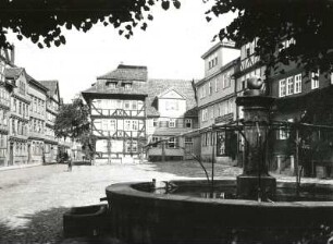Bad Sooden-Allendorf, Stadt : Bad Sooden-Allendorf. Platz mit Brunnen und Fachwerkwohnhäusern