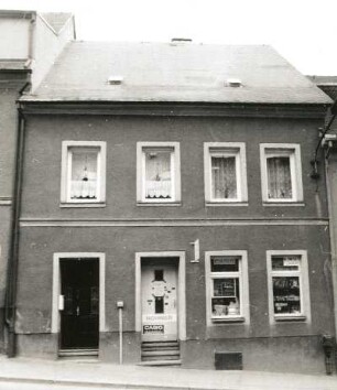 Marienberg, Annaberger Straße 15. Wohnhaus mit Ladeneinbau. Straßenansicht
