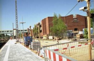 Bahnhof: Baustelle und Parkhaus