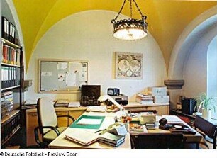 Arbeitsraum des Leiters der Phonothek (Zwischengeschoss) : Dresden-Neustadt, Stauffenbergallee 9 g (Garnisonkirche St. Martin). Sächsische Landesbibliothek - Staats- und Universitätsbibliothek Dresden. Außenstelle Phonothek. Arbeitsraum des Leiters der Phonothek (Zwischengeschoss)