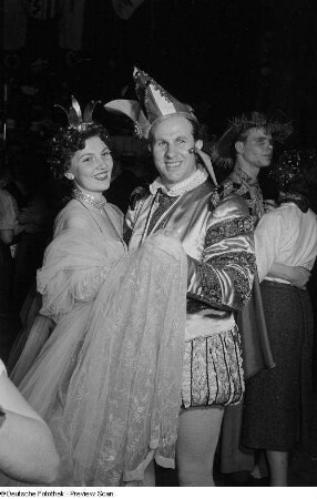 Karnevalsprinz Walter I. mit Prinzessin Ina I. beim Tanz