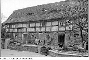Klipphausen-Scharfenberg (ehem. Naustadt Nr. 2). Wohnstallhaus (bez. 1730) eines Bauernhofes