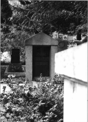 Grabstein 108 (Index: 99618514) Maße HxBxT: 151x60x20 cm Besonderheit: Doppelgrab ?: Grabstein 108