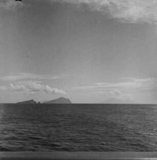 Meer : Blick über das Meer auf die Vulkaninsel Stromboli