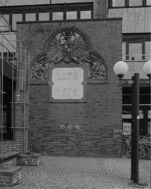 Hamburg-Altona. Altonaer Bahnhof. Erinnerungstafel an die Erbauung des alten und neuen Empfangsgebäudes