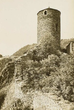 Aussig (heute Ústí nad Labem / Tschechien). Bergfried der Ruine Schreckenstein (1301/1315)