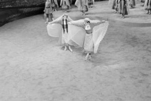 Szenenbilder aus dem Ballett "Gajaneh" von A. Chatschaturjan, Choreographie I. Gruber, mit E. Vesco, Deutsche Staatsoper Berlin, Premiere 21.10.1955