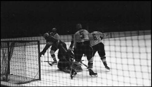 Garmisch-Paartenkirchen: Eisstadion, Eishockey Länderspiel, Deutschland gegen UdSSR, 0:13, Wettspiel