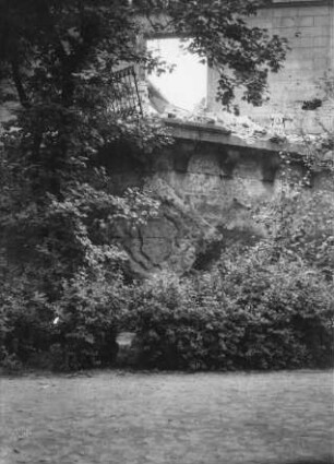 Relief an der zerstörten St. Annen-Schule