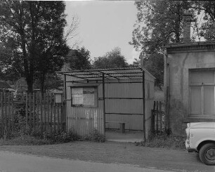 Euba, Hauptstr., Bushaltestelle mit Wartehaus