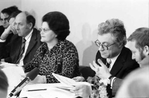 Freiburg: Hotel Stadt Freiburg; Pressekonferenz betr. Atomkraftwerk Wyhl; Wirtschaftsminister Eberle und Sozialministerin Frau Griesinger