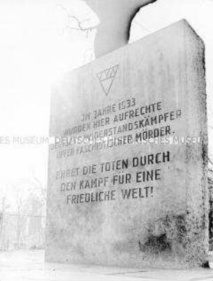 Gedenkstein für die Opfer des Faschismus am Wasserturm in Prenzlauer Berg in Berlin (Ost)