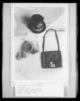 Zylinder des Postillons, Posthorn, Tasche einer Botenfrau