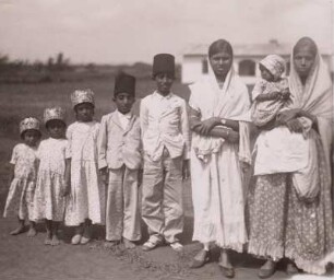 Iringa, Familie eines indischen Kaufmanns : Tanganyika Territory (heute: Tansania), Iringa. Familie eines indischen Kaufmanns, 1936