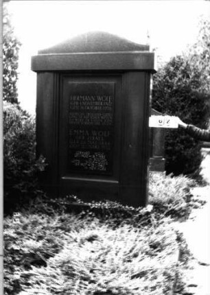 Grabstein 62 (Index: 100093958) Maße HxBxT: 256x149x32 cm Besonderheit: Familiengrab: Grabstein 62