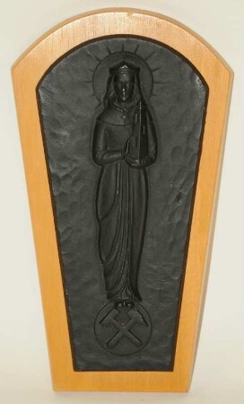 Gusseisenrelief Heilige Barbara auf Holz