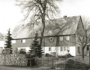 Olbernhau-Dörnthal, Hauptstraße 203. Wohnhaus mit Intarsienwerkstatt (Hof Nr. 84). Straßenansicht