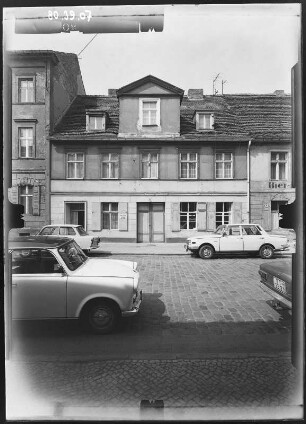 Potsdam, Hermann-Elflein-Straße 11. Wohnhaus (18. Jh.). Straßenfront