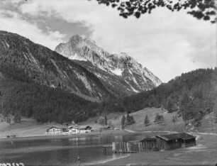 Mittenwald, Lautersee : Mittenwald. Blick über den Lautersee zum Hotel "Lautersee"