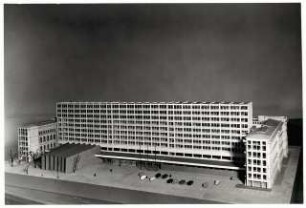 Technische Universität Berlin Hauptgebäude: Modellansicht gesamt mit Ost- und Westflügel