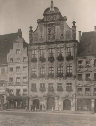 Landsberg am Lech (Oberbayern). Ansicht des, von 1699 bis 1702 im barocken Baustil errichteten, historischen Rathauses