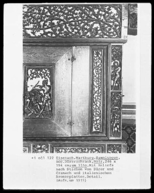 Sogenannter Dürerschrank, mit Reliefs nach Stichen von Dürer, Cranach und italienischen Bronzeplatten