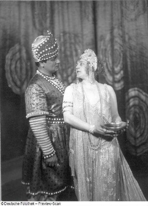 Die ägyptische Helena. Oper von Richard Strauss mit Elisabeth Rethberg als Helena, Curt Taucher als Menelas, Anneliese Petrich als Hermione, Maria Rajdl als Aithra und Friedrich Plaschke als Altair. Staatsoper Dresden, Uraufführung am 06.06.1928 als Auftakt der 1. Dresdner Opernfestspiele unter Leitung von Fritz Busch. Fotografie von Ursula Richter