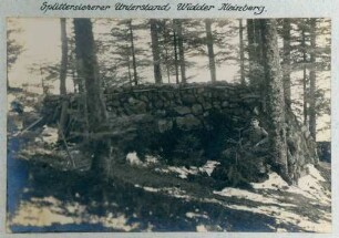 Foto des splittersicheren Unterstandes für den Widder auf dem Kleinberg