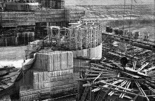 Birsfelden: Kraftwerk, Holzverschalungen für Beton
