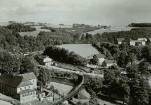 Wolkenstein, Blick von den Felsen über der Amtsmühle zum Bahnhof Wolkenstein, rechts Schönborn (Ortsteil Scheibe)